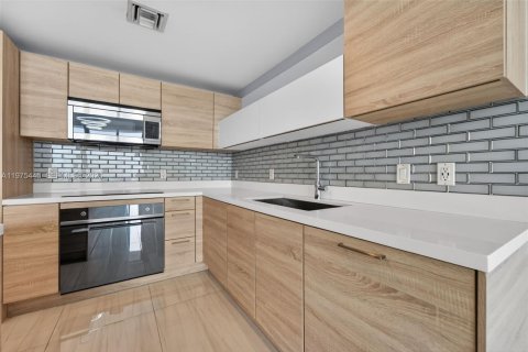 Copropriété à vendre à North Miami Beach, Floride: 1 chambre, 87.05 m2 № 2042121 - photo 11