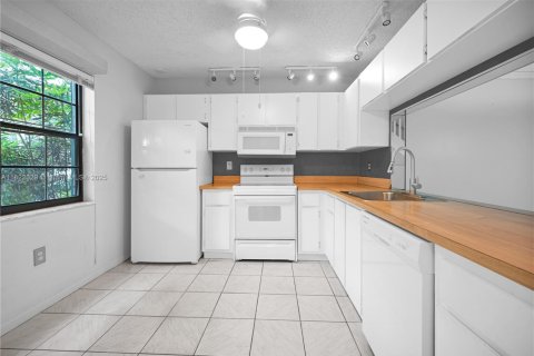 Townhouse in Plantation, Florida 2 bedrooms, 113.71 sq.m. № 1783692 - photo 5