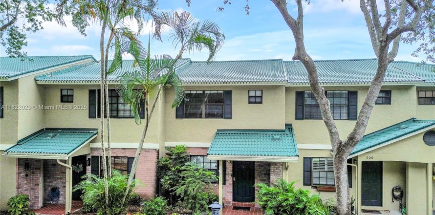 Townhouse in Plantation, Florida 2 bedrooms, 113.71 sq.m. № 1783692