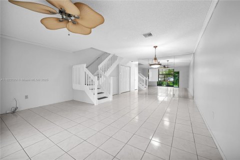 Townhouse in Plantation, Florida 2 bedrooms, 113.71 sq.m. № 1783692 - photo 4