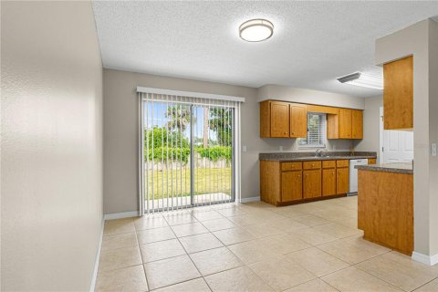 House in Edgewater, Florida 3 bedrooms, 112.88 sq.m. № 1525363 - photo 5