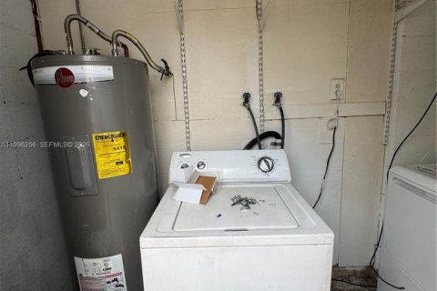 House in Miami Gardens, Florida 3 bedrooms, 92.81 sq.m. № 2058485 - photo 10