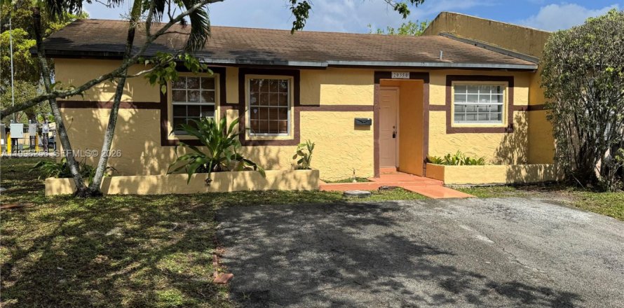 House in Miami Gardens, Florida 3 bedrooms, 92.81 sq.m. № 2058485