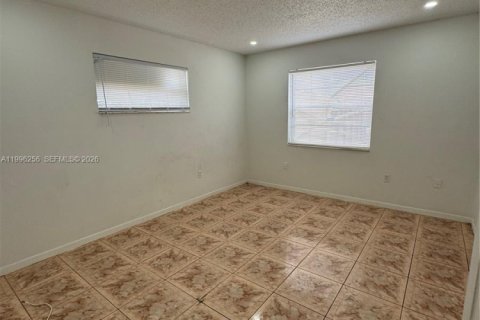 House in Miami Gardens, Florida 3 bedrooms, 92.81 sq.m. № 2058485 - photo 8