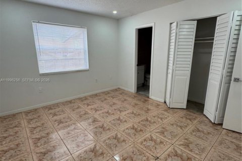 House in Miami Gardens, Florida 3 bedrooms, 92.81 sq.m. № 2058485 - photo 7