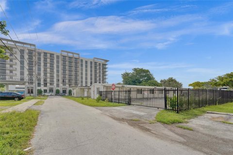 Appartement à louer à North Miami, Floride: 1 chambre № 1997553 - photo 13