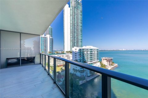 Condominio en Miami, Florida, 2 dormitorios  № 2012819
