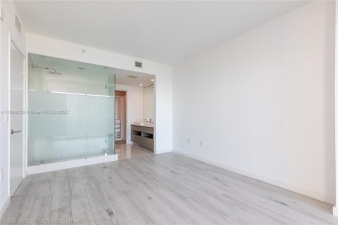 Condominio en venta en Miami, Florida, 2 dormitorios, 106.19 m2 № 2012819 - foto 10