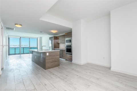 Condominio en venta en Miami, Florida, 2 dormitorios, 106.19 m2 № 2012819 - foto 2