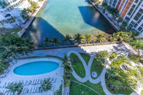 Condominio en venta en Miami, Florida, 2 dormitorios, 106.19 m2 № 2012819 - foto 14