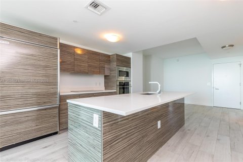 Condominio en venta en Miami, Florida, 2 dormitorios, 106.19 m2 № 2012819 - foto 4