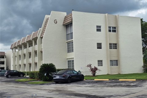 Condo in Margate, Florida, 1 bedroom № 1936282 - photo 4