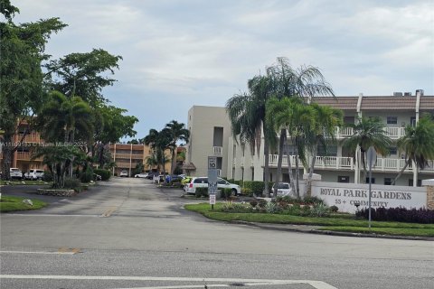 Condo in Margate, Florida, 1 bedroom № 1936282 - photo 26