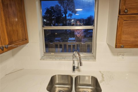 Condo in Margate, Florida, 1 bedroom № 1936282 - photo 15