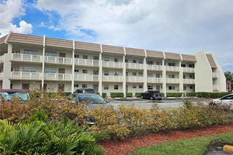 Condominio en venta en Margate, Florida, 1 dormitorio, 66.89 m2 № 1936282 - foto 29