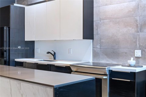 Condominio en venta en Miami Beach, Florida, 1 dormitorio, 74.51 m2 № 1972748 - foto 3