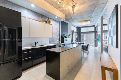 Condominio en Miami Beach, Florida, 1 dormitorio  № 1972748