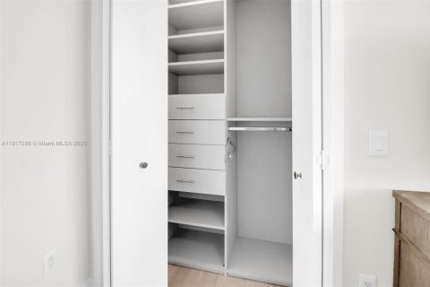 Снять в аренду кондоминиум в Майами, Флорида 3 спальни, 173.54м2, № 1974474 - фото 28