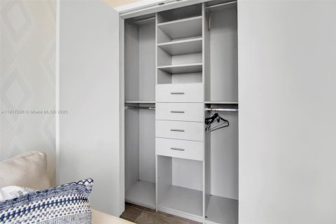 Снять в аренду кондоминиум в Майами, Флорида 3 спальни, 173.54м2, № 1974474 - фото 23