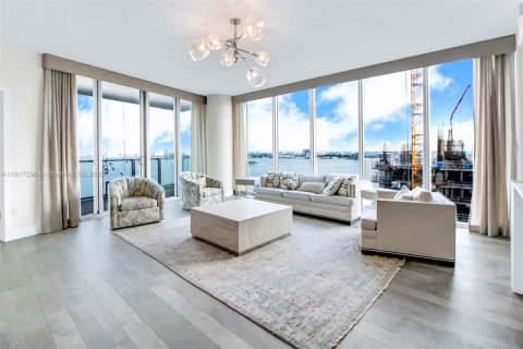 Снять в аренду кондоминиум в Майами, Флорида 3 спальни, 173.54м2, № 1974474 - фото 3