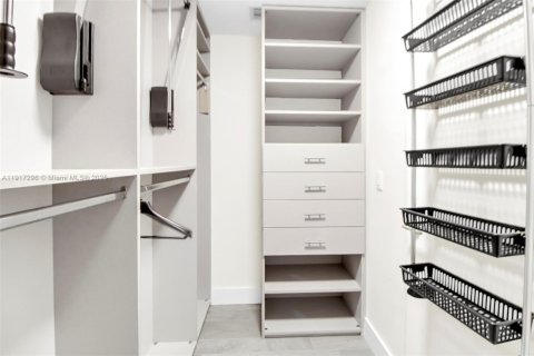 Снять в аренду кондоминиум в Майами, Флорида 3 спальни, 173.54м2, № 1974474 - фото 19