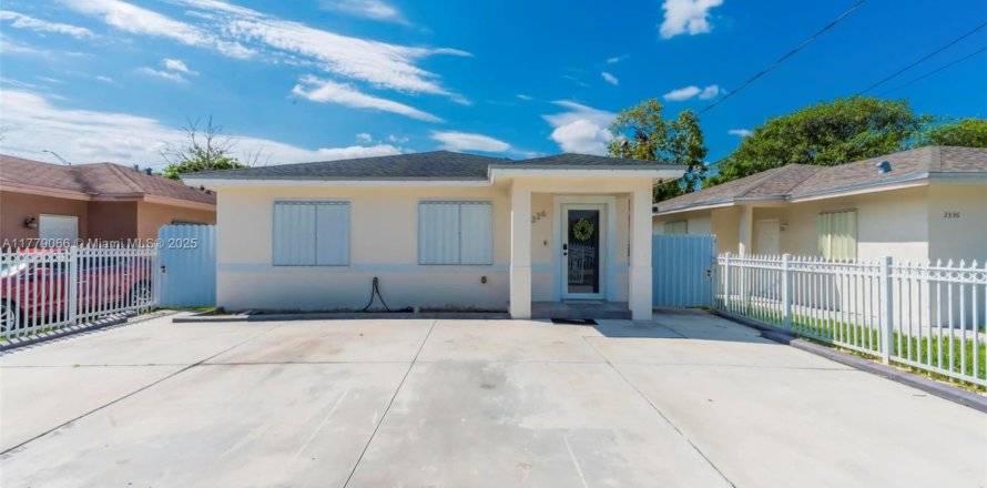 House in Miami, Florida 4 bedrooms, 140.1 sq.m. № 1698895
