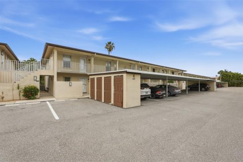 Condo in Fort Myers, Florida, 2 bedrooms  № 2222454 - photo 9