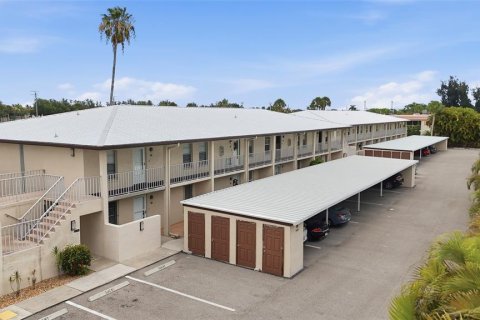 Condo in Fort Myers, Florida, 2 bedrooms № 2222454