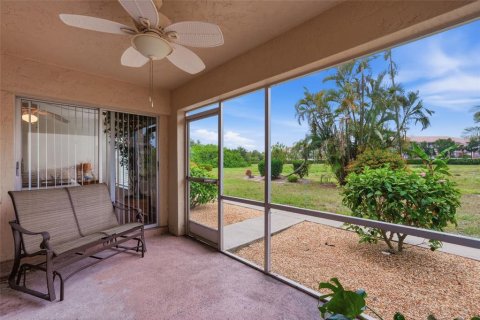 Condo in Fort Myers, Florida, 2 bedrooms  № 2222454 - photo 4