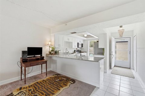 Condo in Fort Myers, Florida, 2 bedrooms  № 2222454 - photo 14