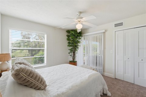 Condo in Fort Myers, Florida, 2 bedrooms  № 2222454 - photo 21