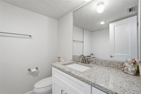Condo in Fort Myers, Florida, 2 bedrooms  № 2222454 - photo 28
