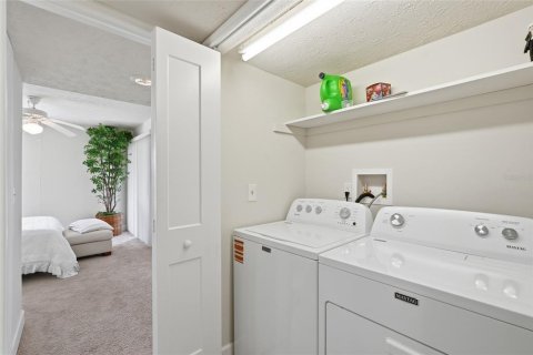 Condo in Fort Myers, Florida, 2 bedrooms  № 2222454 - photo 30