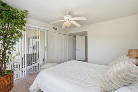 Condo in Fort Myers, Florida, 2 bedrooms  № 2222454 - photo 22