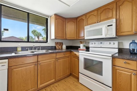 Condo in Saint Petersburg, Florida, 3 bedrooms  № 1912156 - photo 8