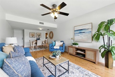 Condo in Saint Petersburg, Florida, 3 bedrooms  № 1912156 - photo 4