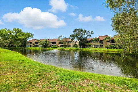 Condo in Saint Petersburg, Florida, 3 bedrooms  № 1912156 - photo 1