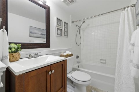 Condo in Saint Petersburg, Florida, 3 bedrooms  № 1912156 - photo 12