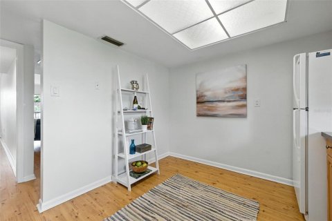 Condo in Saint Petersburg, Florida, 3 bedrooms  № 1912156 - photo 11