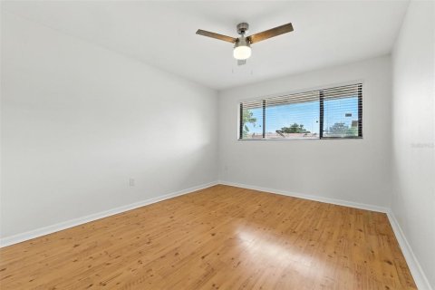 Condo in Saint Petersburg, Florida, 3 bedrooms  № 1912156 - photo 17
