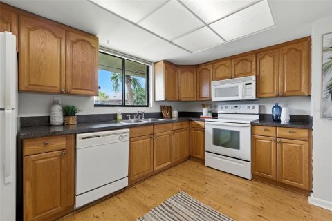 Condo in Saint Petersburg, Florida, 3 bedrooms  № 1912156 - photo 7