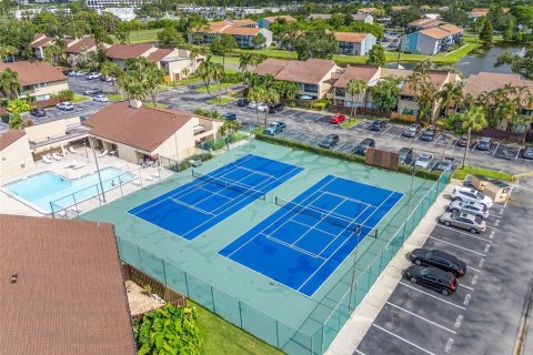 Condo in Saint Petersburg, Florida, 3 bedrooms  № 1912156 - photo 24