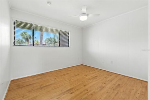 Condo in Saint Petersburg, Florida, 3 bedrooms  № 1912156 - photo 16