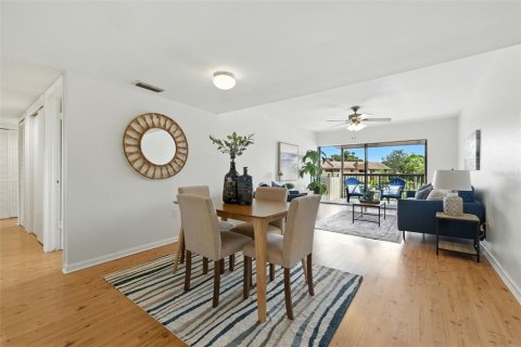 Condo in Saint Petersburg, Florida, 3 bedrooms  № 1912156 - photo 6