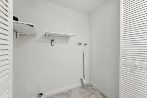 Condo in Saint Petersburg, Florida, 3 bedrooms  № 1912156 - photo 18
