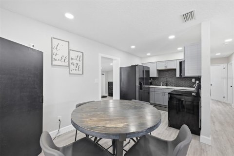 Villa ou maison à vendre à Tampa, Floride: 4 chambres, 150.41 m2 № 2322542 - photo 17