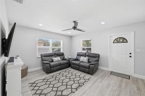 Villa ou maison à vendre à Tampa, Floride: 4 chambres, 150.41 m2 № 2322542 - photo 7