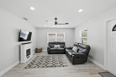 Villa ou maison à vendre à Tampa, Floride: 4 chambres, 150.41 m2 № 2322542 - photo 8