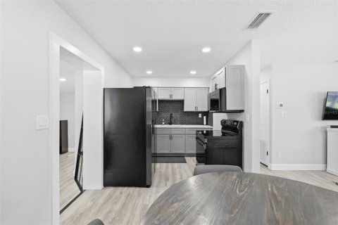 Villa ou maison à vendre à Tampa, Floride: 4 chambres, 150.41 m2 № 2322542 - photo 12