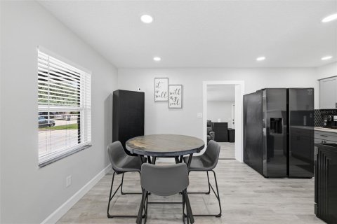Villa ou maison à vendre à Tampa, Floride: 4 chambres, 150.41 m2 № 2322542 - photo 16